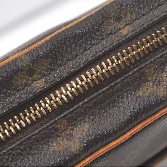 Authentic Louis Vuitton crossbody bag - Picture 7 of 16